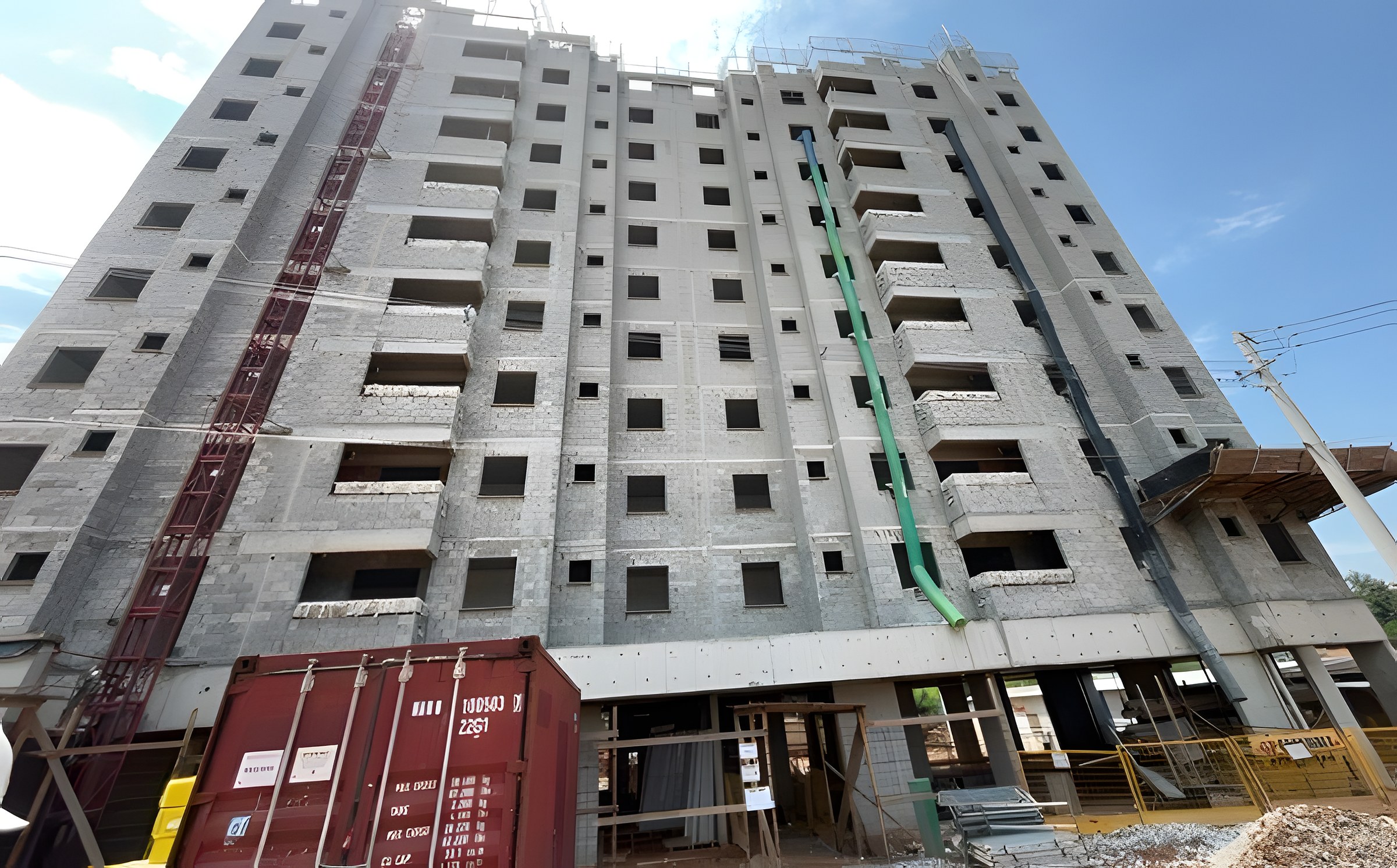 Fachada em alvenaria estrutural de blocos de concreto ainda sem revestimento